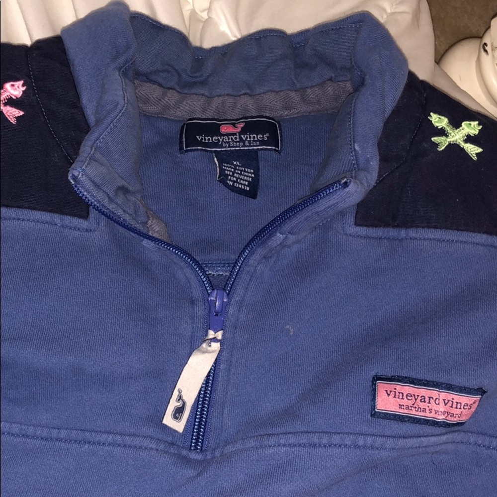 XL dark blue vineyard vines pullover